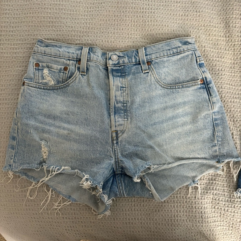 Light blue Levi’s 501 denim shorts